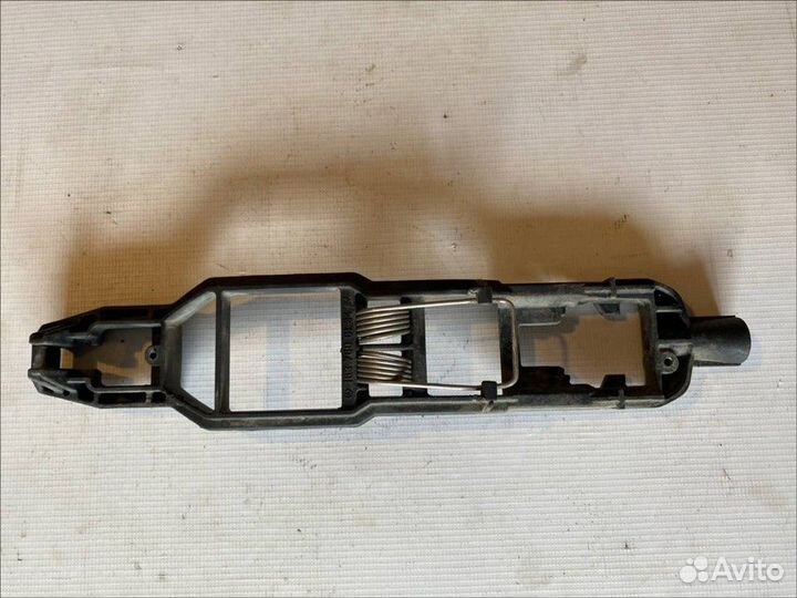 Кронштейн ручки двери задней Mercedes-Benz M-class