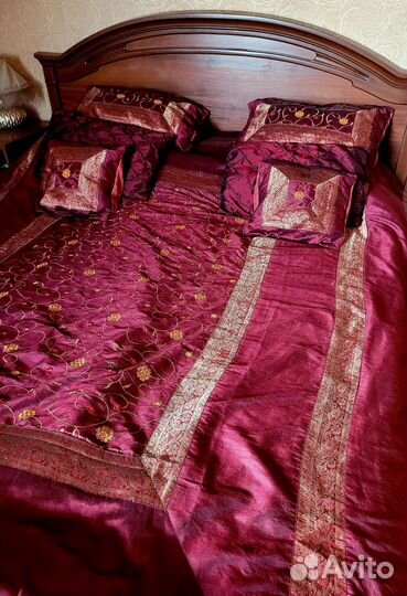 Покрывало с подушками