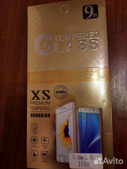 Защитное стекло на мобильный телефон