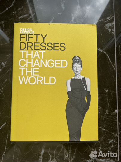 Книга Fifty Dresses that Changed the World