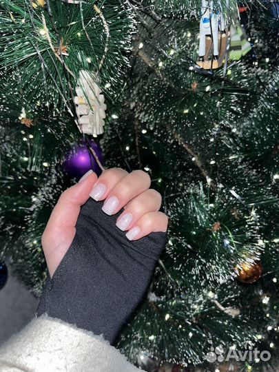 Модель на маникюр