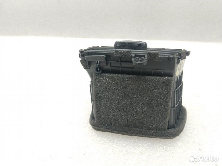 Дефлектор воздушный центральный правый Kia Ceed CD