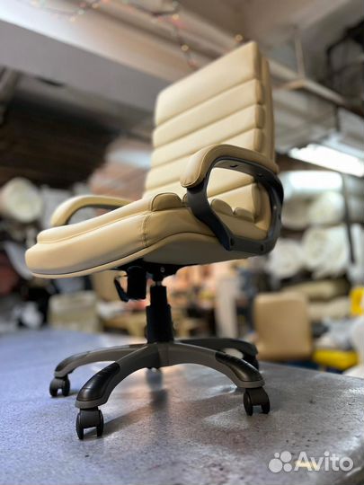 Офисное компьютерное кресло
