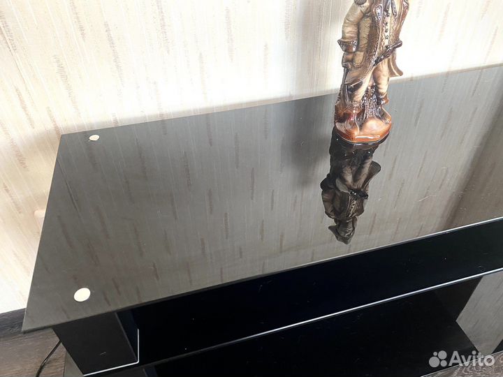 Стол под тв