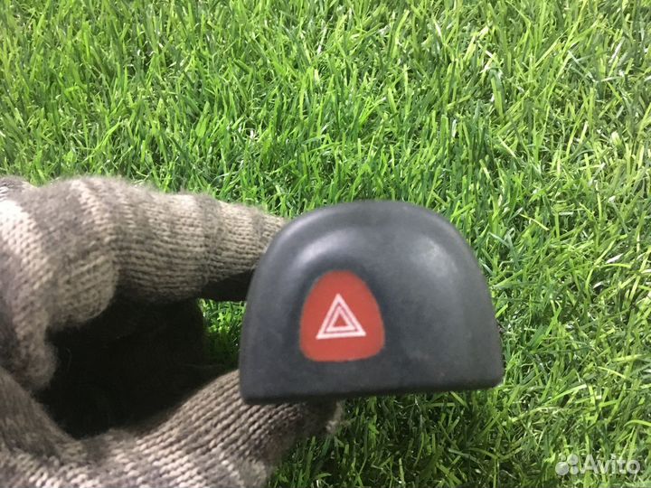 Кнопка аварийной сигнализации Renault Scenic 1