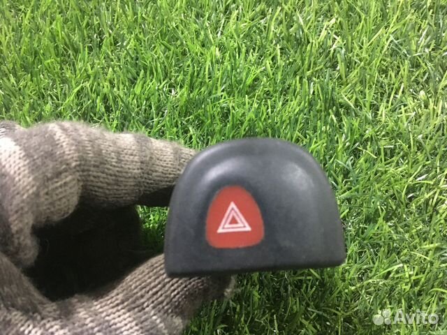 Кнопка аварийной сигнализации Renault Scenic 1