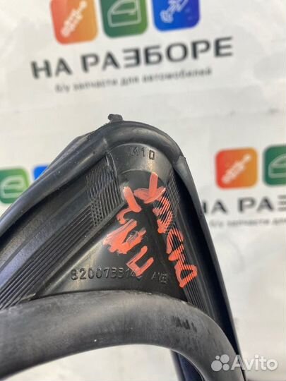 Уплотнительная резинка стекла двери передняя