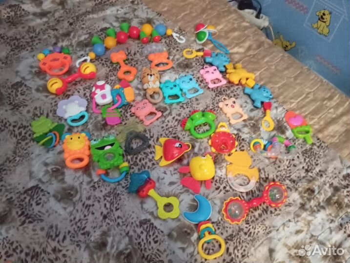 Продам погремушки и грызунки пакетом