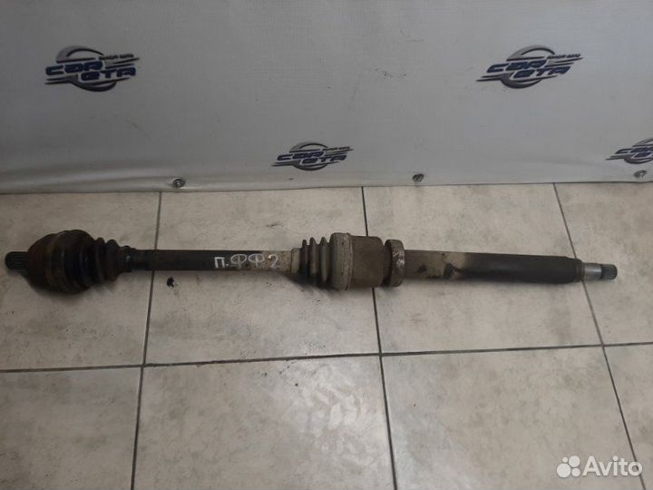 Привод правый Ford Focus седан sida 2009