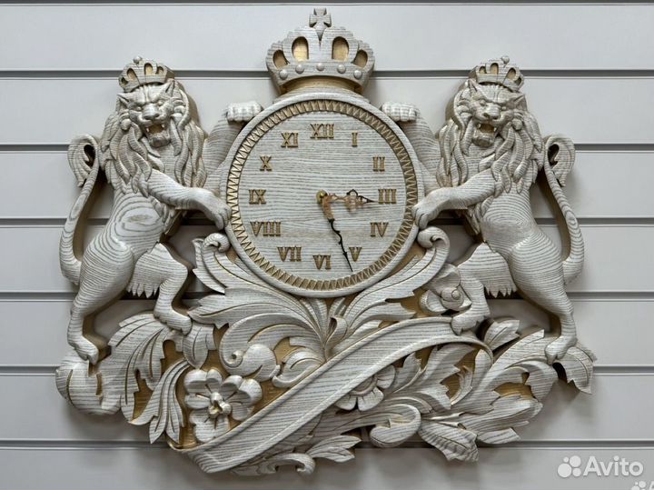 Часы резные из ясеня львы