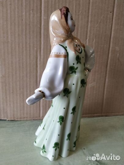 Статуэтка фарфоровая Плясунья Дулево