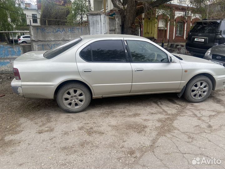 Toyota Camry 2.2 AT, 1996, битый, 550 000 км