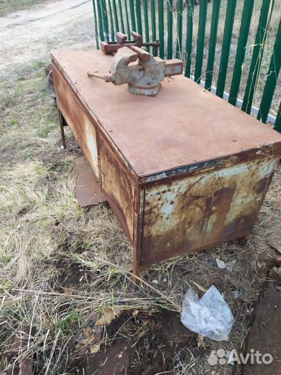 Верстак и тиски