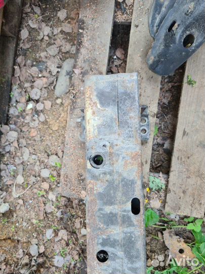 Усилитель бампера передний Toyota Corolla E150 1.6