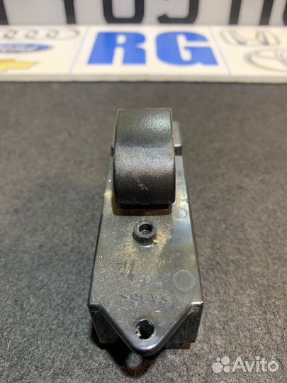 Кнопка стеклоподъемника задняя левая Mitsubishi