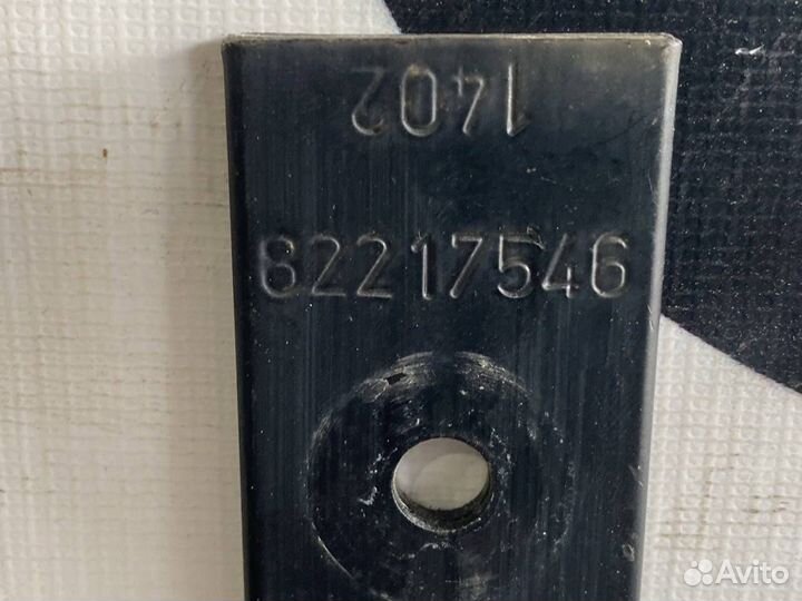 Кронштейн спойлера Renault T 7482217546