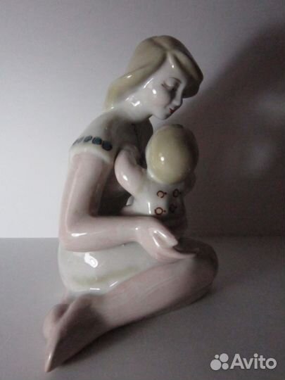 Фигурка статуэтка Женщина с ребенком СССР