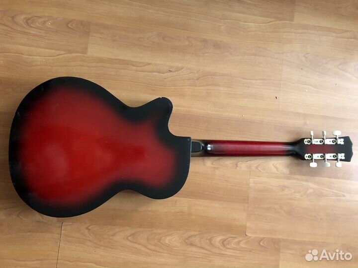 Акустическая гитара