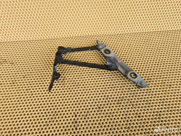 Петля багажника задняя правая Infiniti M25 M37 M56