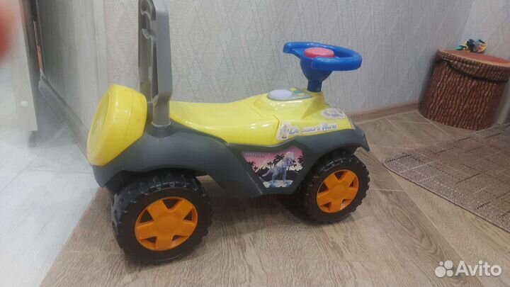 Машинка каталка толокар