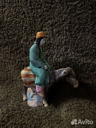 Статуэтка Узбечка на козле