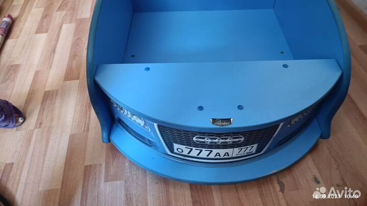 Детская кровать машинка