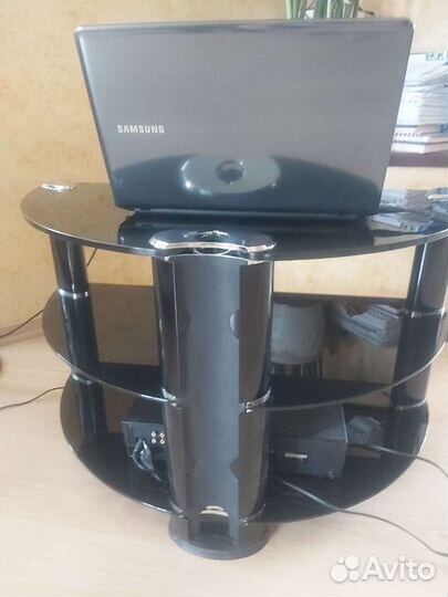 Стеклянная тумба под аппаратуру