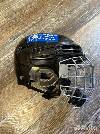 Хоккейный шлем