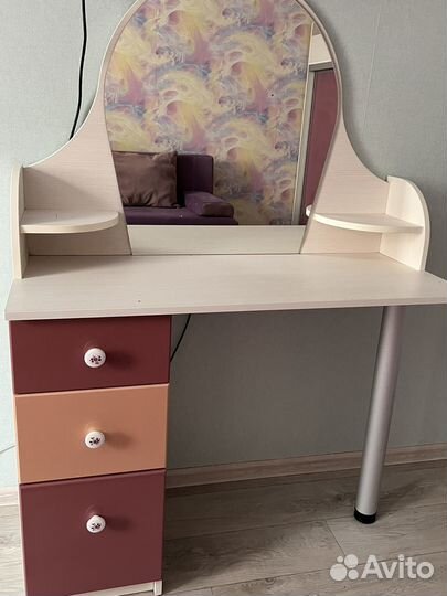 Комплект мебели для девочки, в хорошем состоянии