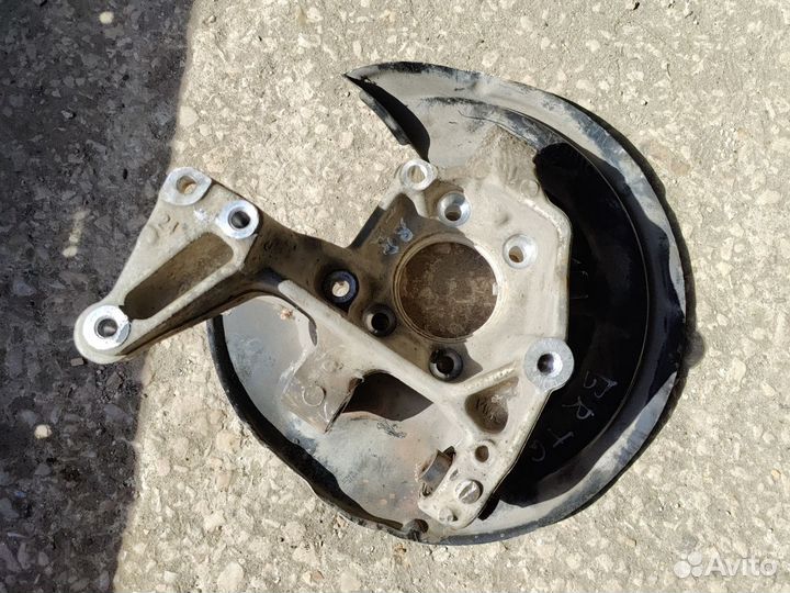 Поворотный кулак задний правый Tiguan