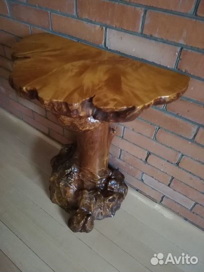 Столик консольный