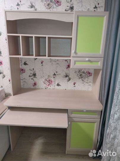 Школьный уголок новый