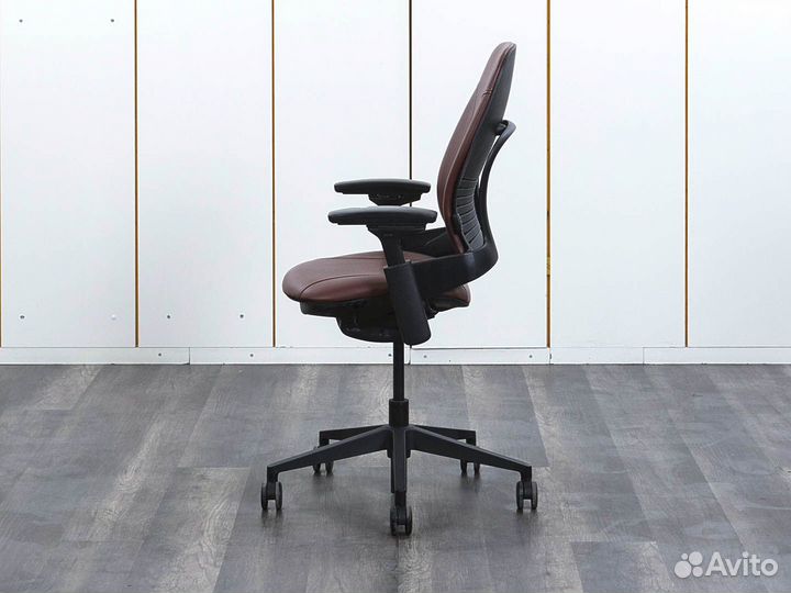 Офисное кресло для руководителя SteelCase Leap B Ф
