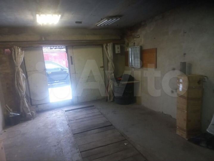 Гараж, > 30 м²