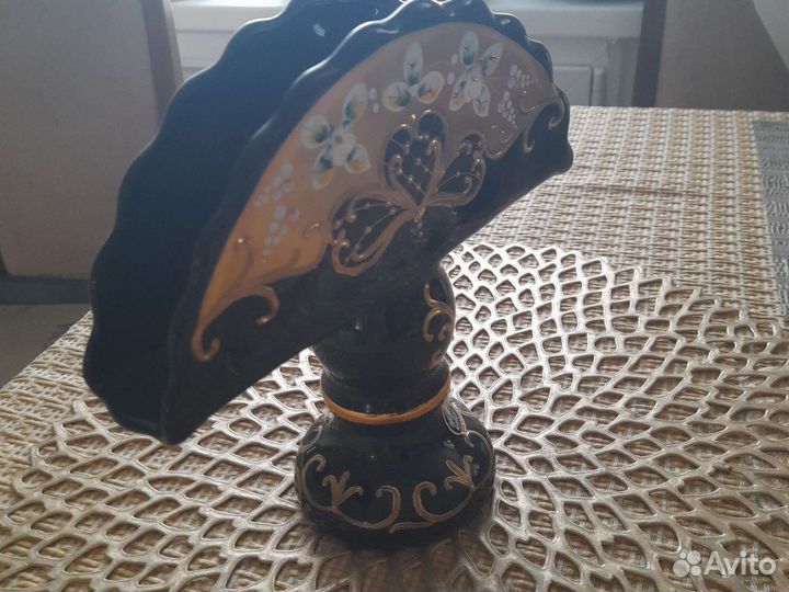 Фарфоровая салфетница