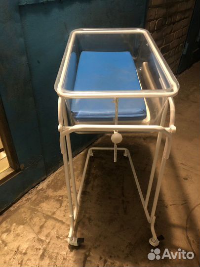 Кроватка медицинская с матрасиком