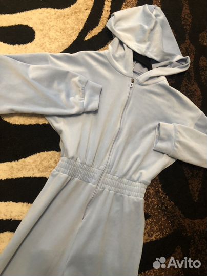 Велюровый комбинезон