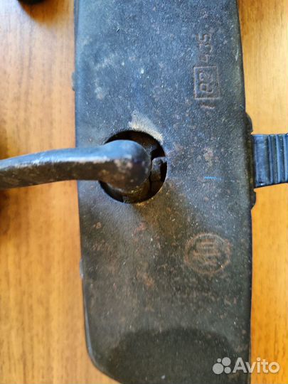 Зеркало заднего вида