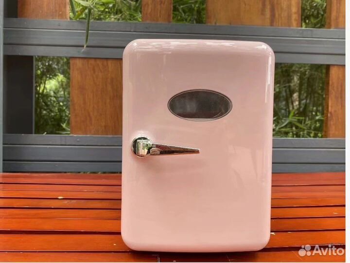 Автомобильный мини-холодильник