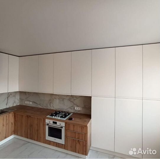 Кухня стильная в потолок