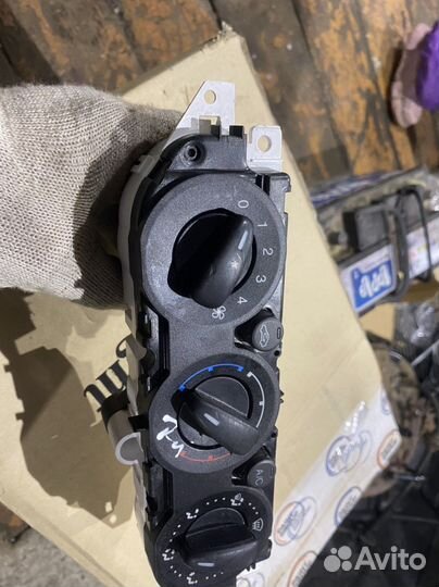 Блок управления печкой Форд Фокус2