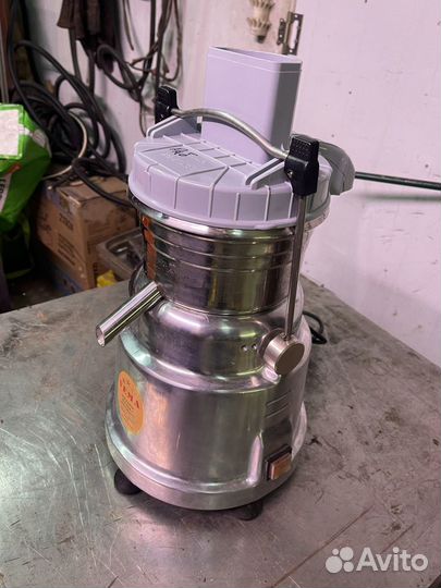 Соковыжималка Vema CE 2083