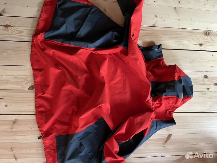 Горнолыжная куртка Peak Performance