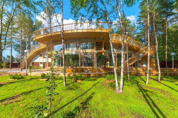 Дом 440 м² на участке 15 сот.