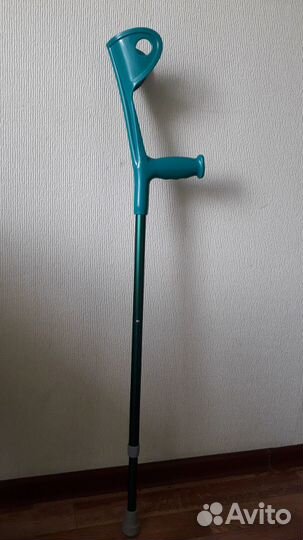 Костыль с опорой под локоть