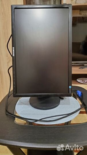 Монитор 22 дюйма