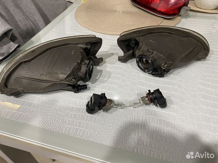 Фара противотуманная передняя леаая и правая