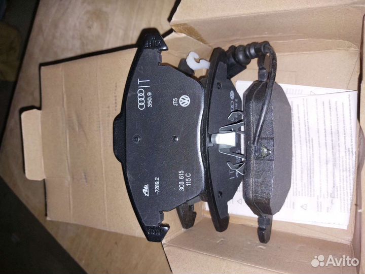 Колодки тормозные передние 3C0698151C