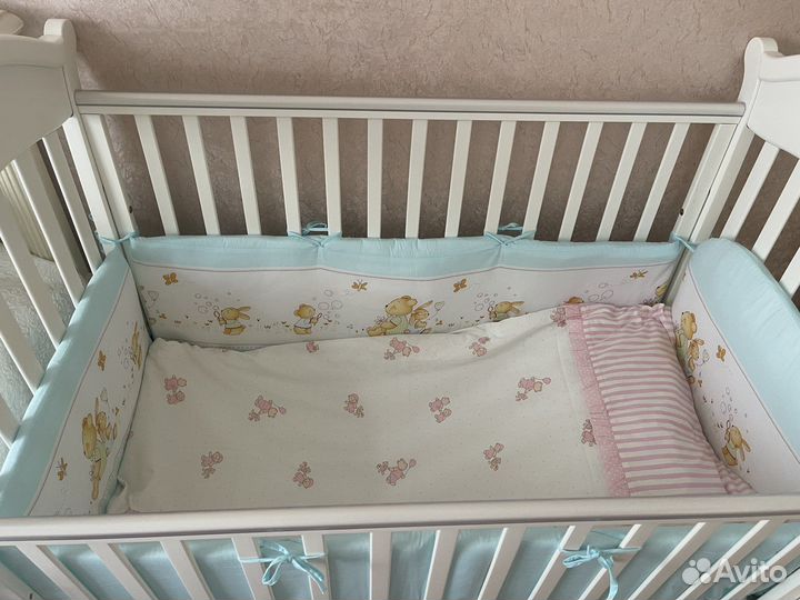 Детская кроватка с маятником и ящиком