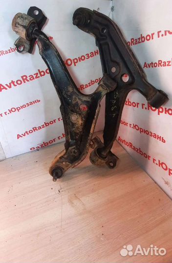 Передние рычаги Nissan Bluebird u14